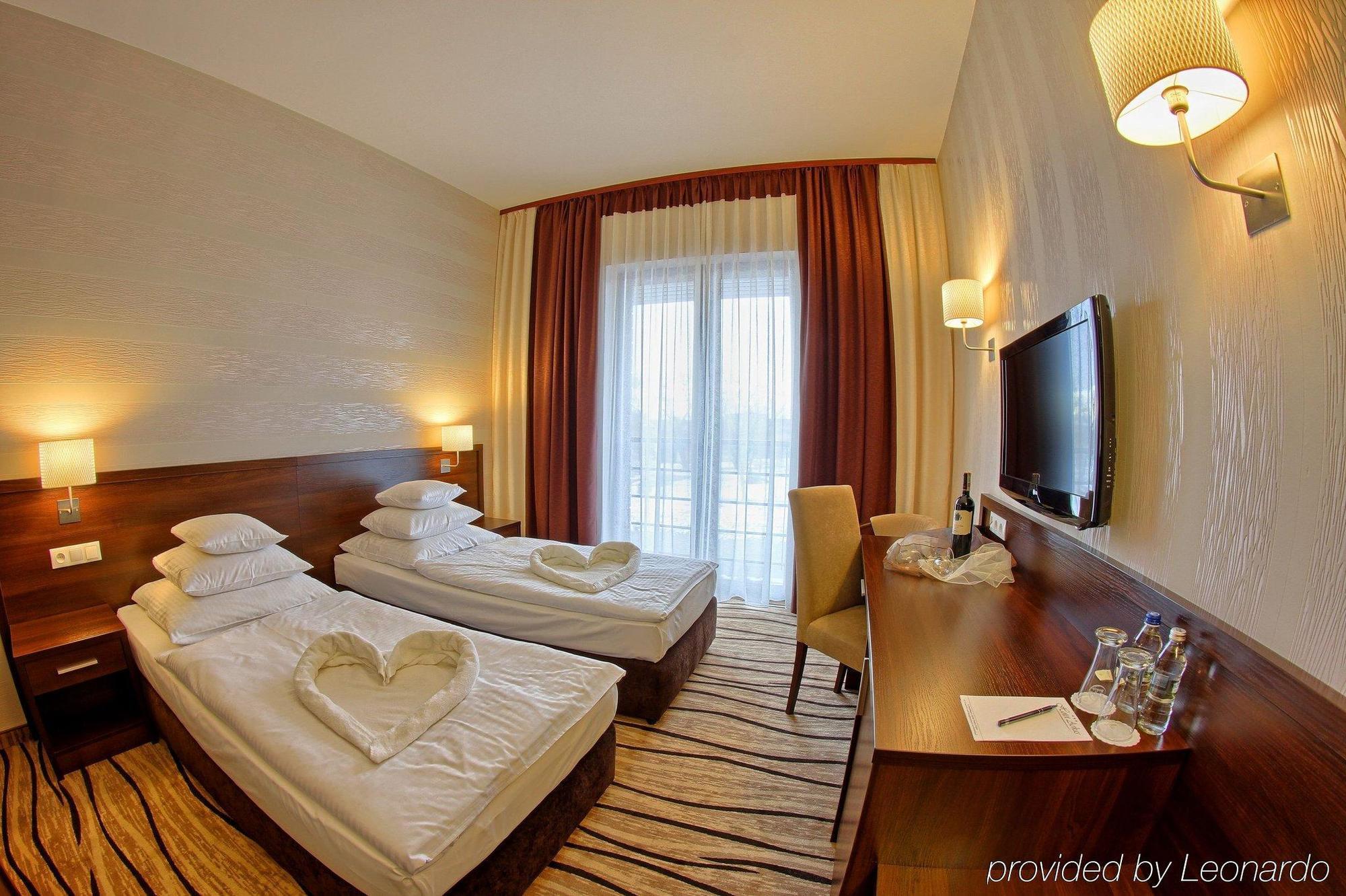 Hotel Arkas Prószków Exterior foto